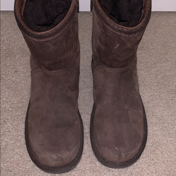 Classic UGG Boot Short - Picture 2 of 6